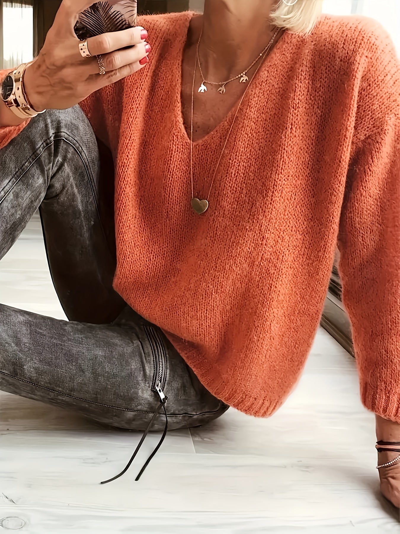 LIANNE – PLUSH V-NECK SWEATER