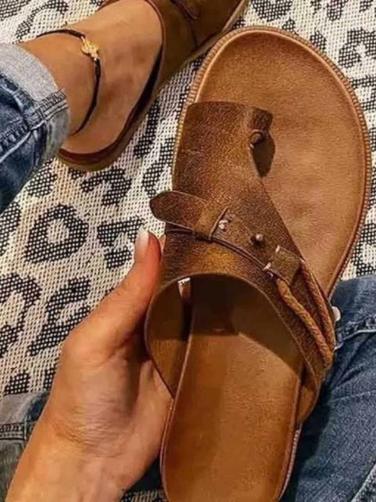 VANESSA – CHIC SLIP-ON SANDALS