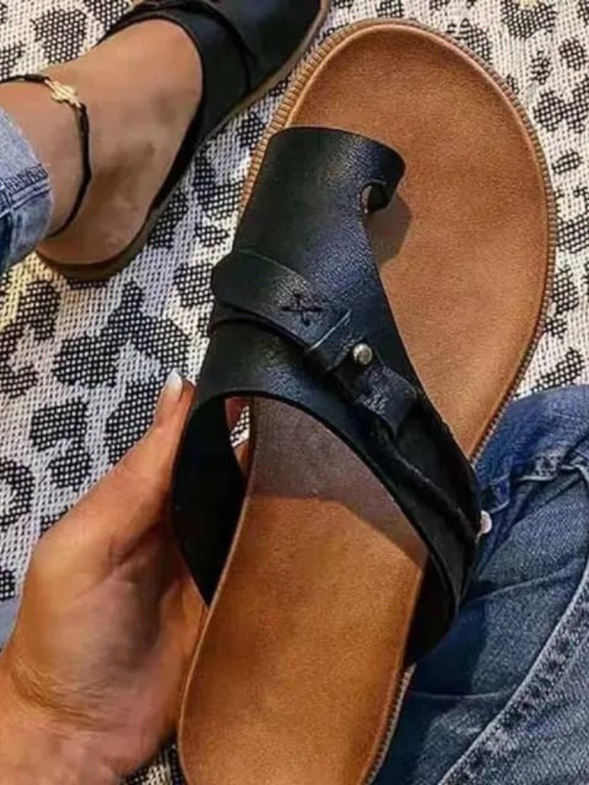 VANESSA – CHIC SLIP-ON SANDALS