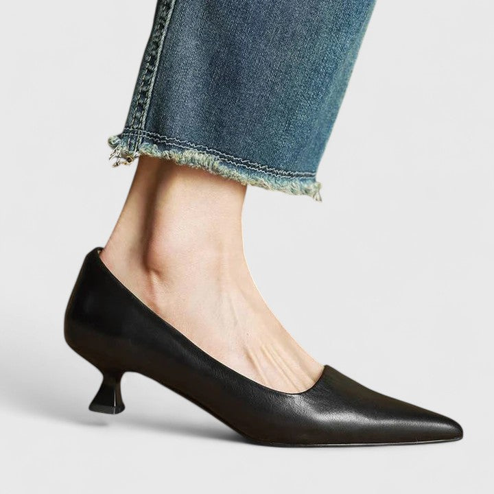 MACKENZIE – ELEGANT LOW-HEEL PUMPS